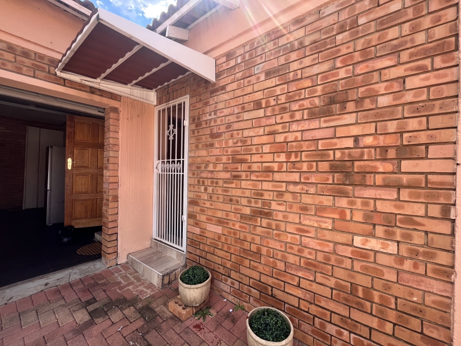 To Let 2 Bedroom Property for Rent in Doringkruin North West